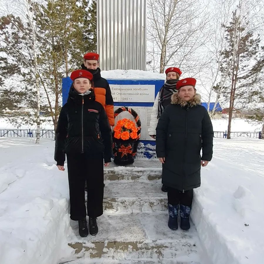 В честь Дня защитника Отечества, в сельских поселениях района состоялись церемонии возложения цветов к  обелискам.Присутствующие почтили минутой молчания память земляков, погибших на фронтах ВОВ, в локальных конфликтах, при прохождении службы в мирное время.