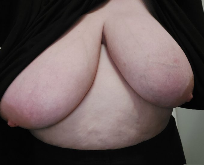 Happy belated #tittytuesday! (Forgot to post these veiny ass tits yesterday, whoops!) 😁😁😁  #bbwmelons<a href="/tag/tittytuesday"class="tags">#tittytuesday</a><a href="/tag/goth"class="tags"><span>#goth</span></a><a href="/tag/hugenaturals"class="tags"><span>#hugenaturals</span></a><a href="/tag/hugeareolas"class="tags"><span>#hugeareolas</span></a><a href="/tag/heavytits"class="tags"><span>#heavytits</span></a><a href="/tag/largebreast"class="tags"><span>#largebreast</span></a>