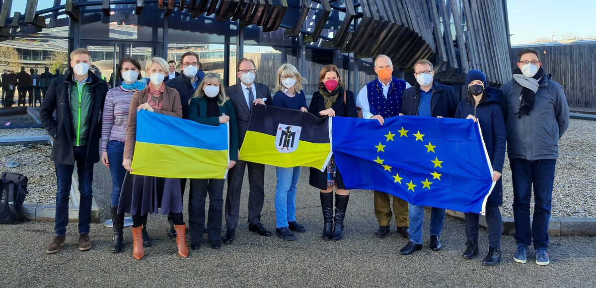 KHabenschaden's tweet photo. Solidarität mit unserer Partnerstadt #Kiew. 🇺🇦 Der Münchner Stadtrat steht in diesen schweren Zeiten fest an der Seite Kiews und seiner Bürger*innen. 

Солідарність з нашим містом-побратимом Києвом. У ці важкі часи Мюнхенська міська рада є єдиною на боці Києва та його громадян. https://t.co/1rk2LhpDkZ