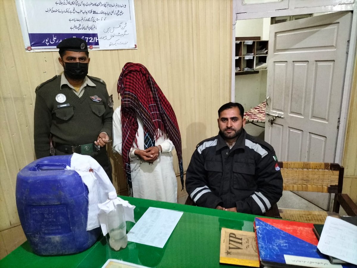 php_region's tweet photo. مقدمہ نمبر 122/22ایڈیشنل آئی جی پٹرولنگ شاھد حنیف خان
اور ایس پی پٹرولنگ محمد شریف جٹ کی ہدایات کے مطابق پٹرولنگ پولیس ہیڈ پنجند ضلع مظفر گڑھ کا شراب فروشوں کے خلاف کریک ڈاؤن الگ الگ ،2 مقدمات کا اندراج
120/22
122/22

بجرم 3/4/4/79
برآمدہ شراب 
تھانہ صدر علی پور 
شفٹ سلیم اختر si https://t.co/uZELDr6S0I