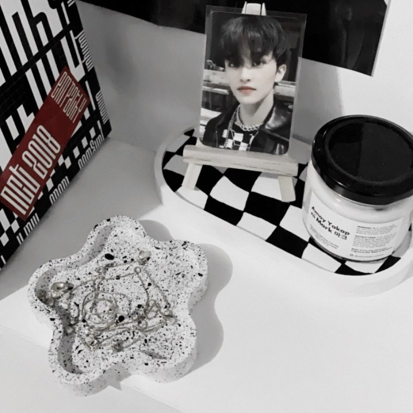 8ballmrk's tweet photo. best feb budol AAAH thank u @bmjncollects for the pretty trays 🤍🖤 https://t.co/ZB9D4t7Fhe