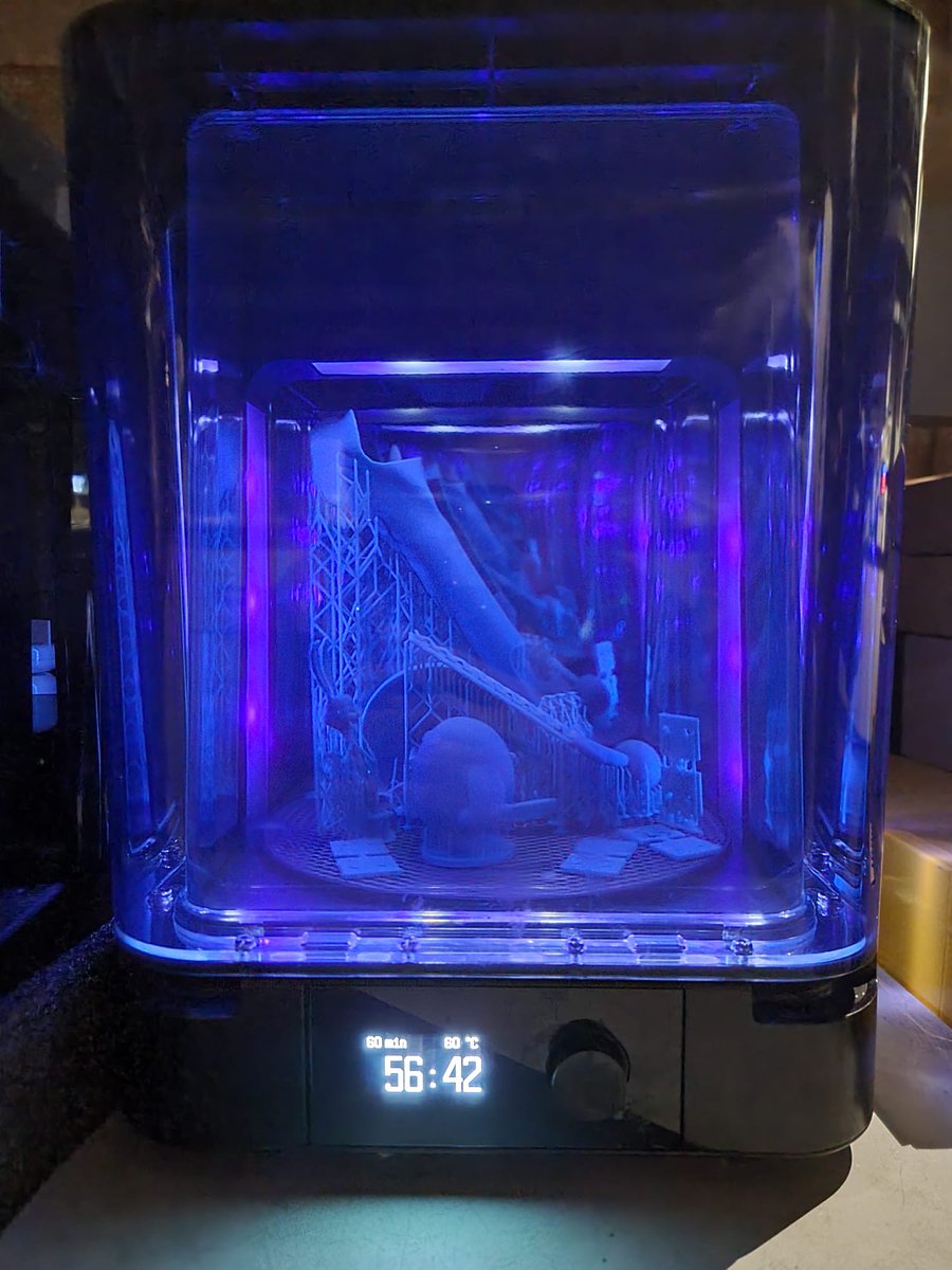 AMPLab_unibham's tweet photo. Meet @PeterEibrahim , Amplab’s 1st year phd student working on 3D printing and FEM of TNTZ Hip implants .This is his awesome 3D printed bone-implant model. We just can’t wait to see more of peter’s awesome work 👨🏻🔬 . Exciting work happening at Amplab, stay tuned! #Amplabresearch https://t.co/HXvLhsbAaG