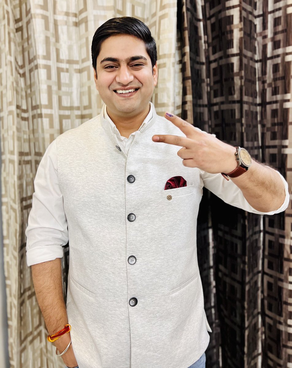 🗳 ✅ 
#upassemblyelection2022 #phase4 #upelection2022 
#vote #Yebhumiuttarpradeshhai #proudvoter #lucknow
