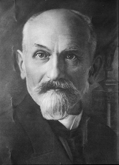 AuschwitzMuseum's tweet photo. The Germans demanded that his father, as a former President of the Republic of Poland, sign a declaration on the constitutional illegality of the Polish Government-in-Exile, in return promising to release his son. Stanisław Wojciechowski refused. https://t.co/0chTvJTRhc