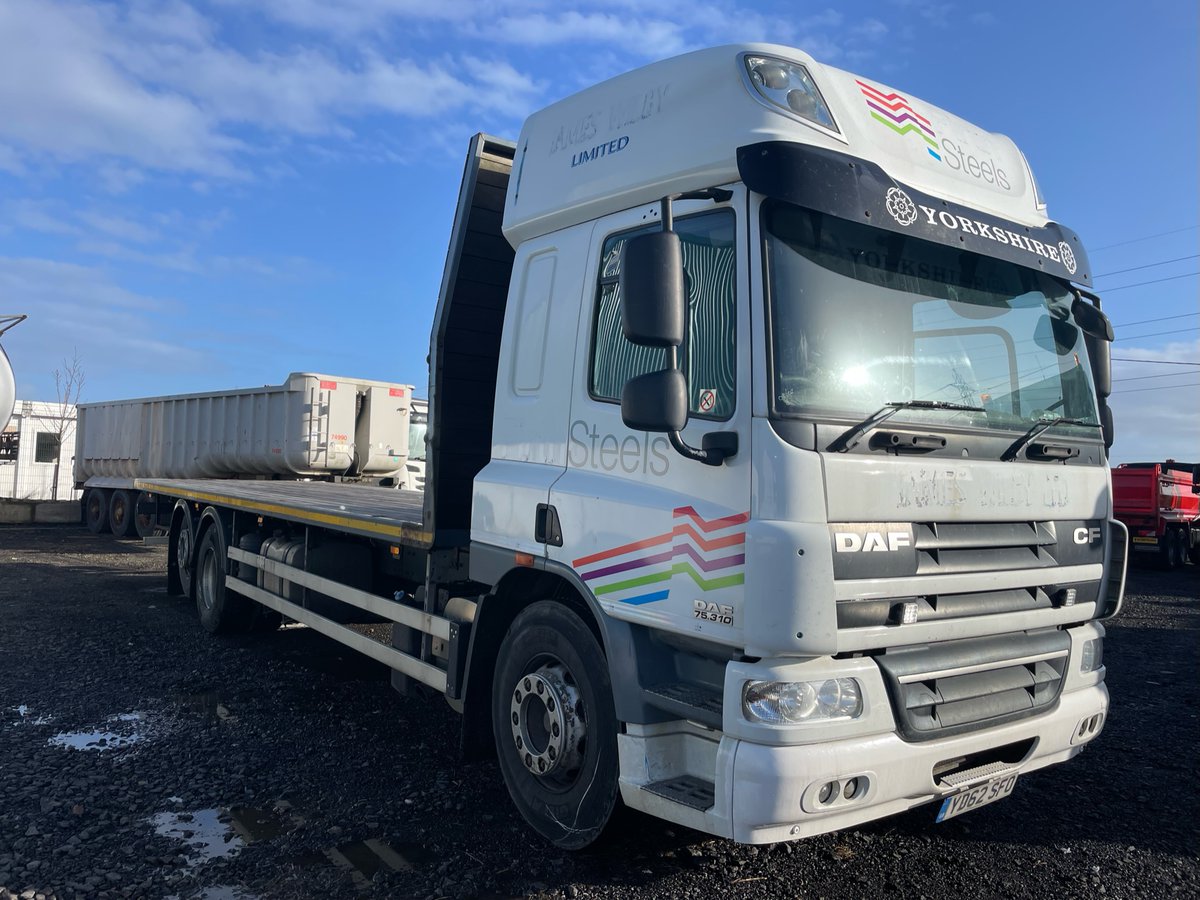 2012 (62) DAF CF75.310 6x2 flatbed, rear lift axle, sleeper cab, automatic gearbox, 30 foot flatbed body, 655,425km, test Jan 2023 #StrathclydeCommercials #CommercialVehicles #TrucksForSaleUK