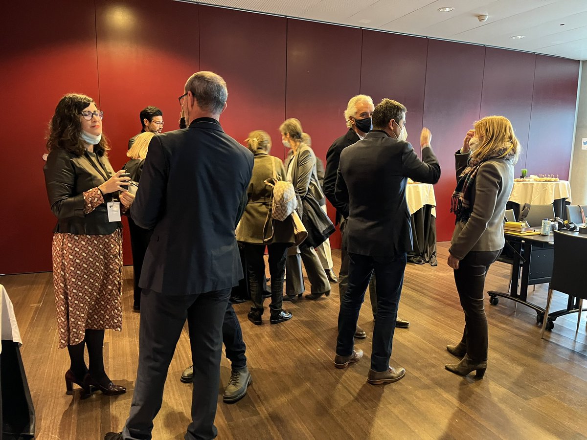 FEmLlobregat's tweet photo. Al Desdejuni amb @ccolom de @DFS_MWC, els representants de les empreses aprofiten per fer networking #FEmColom #FEmLlobregat https://t.co/JsVVjFyBUz