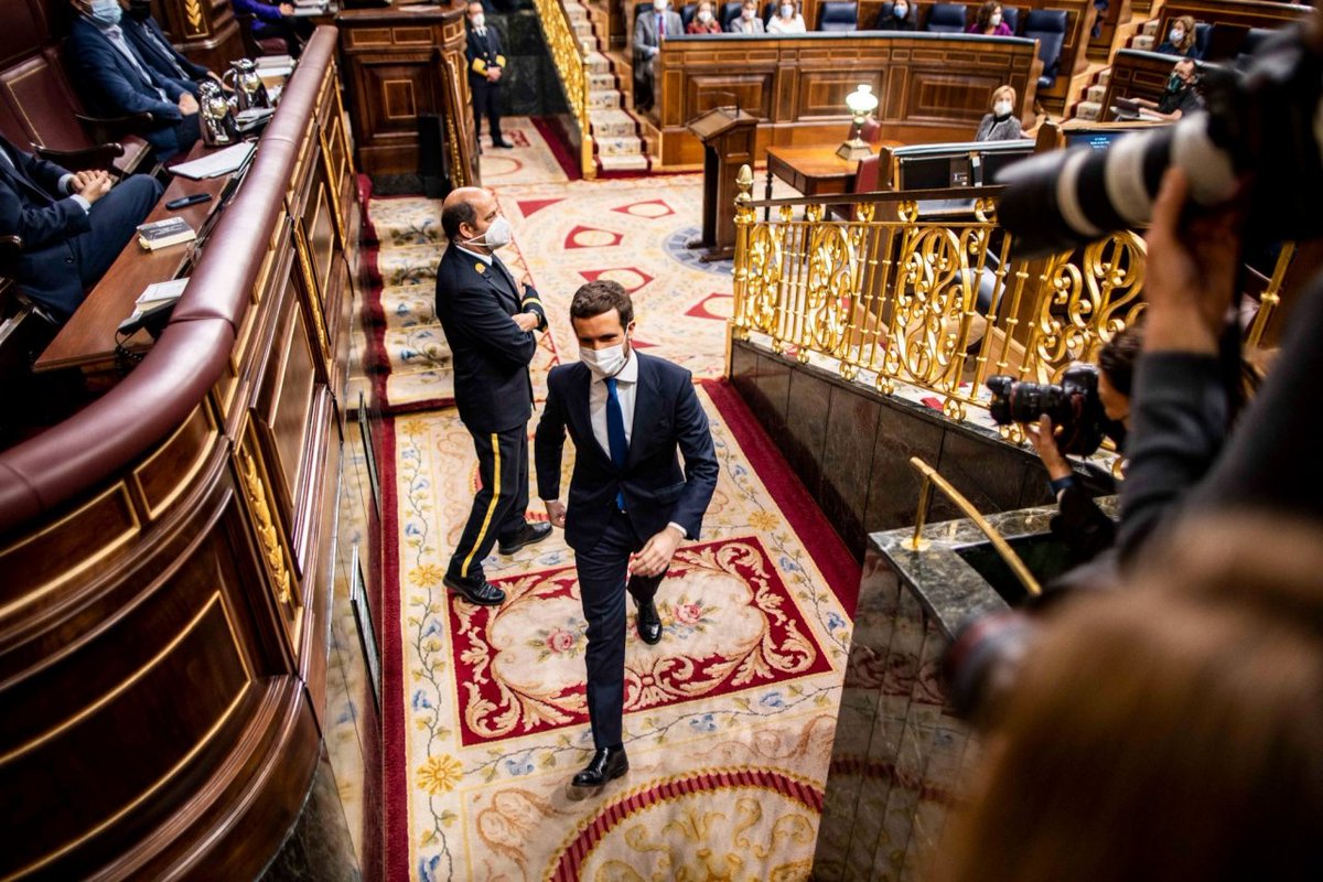 Jaumeasens's tweet image. Nosotros le echamos por la corrupción.  
Ellos le echan por investigarla.