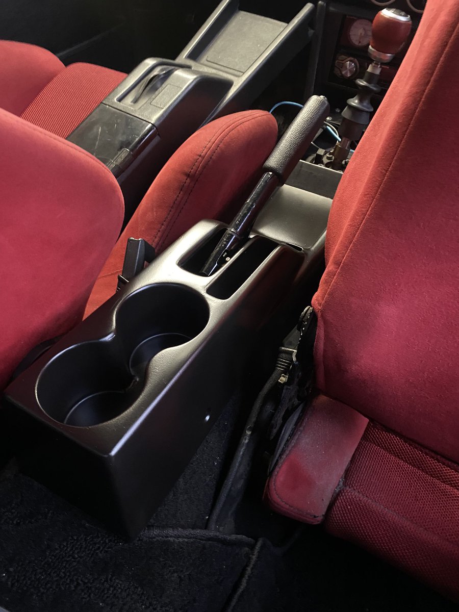 AE86 用ドリンクホルダー、携帯ポケット付きセンターコンソールです