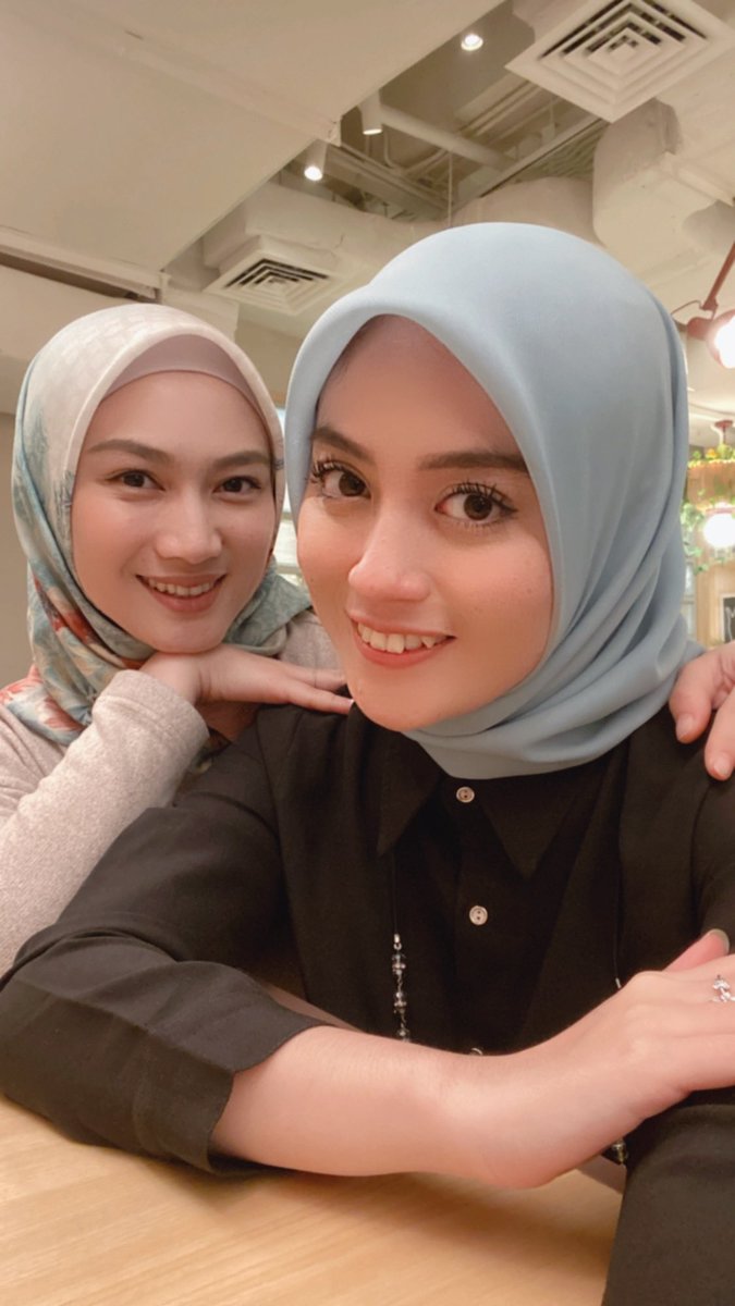 MeloNab aseekkk <a href="/MelodyLaksani/">Melody Nurramdhani Laksani</a>