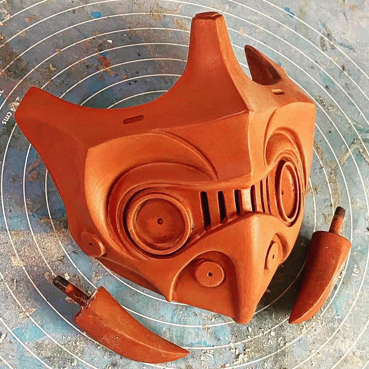 TheCloneEmperor's tweet photo. And I noticed right tusk of my pattern was almost a quarter inch off centre. I have since moved the mounting ring in, re-sculpted the snarl, sculpted new details, and trued up contours.

#KnightoftheSith #mempo #BrotherBatu #TheStarWars #SithKnight https://t.co/8ZANy8pF2P
