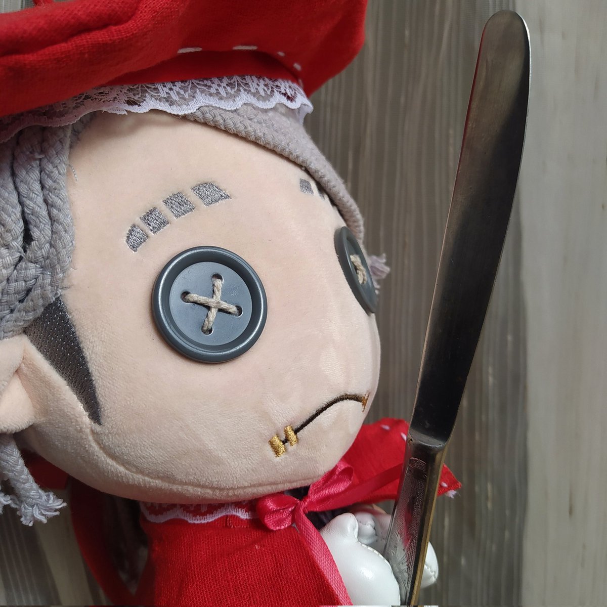 tinycoffinlover's tweet photo. до чего странный нож. https://t.co/J89Ra3BEb9