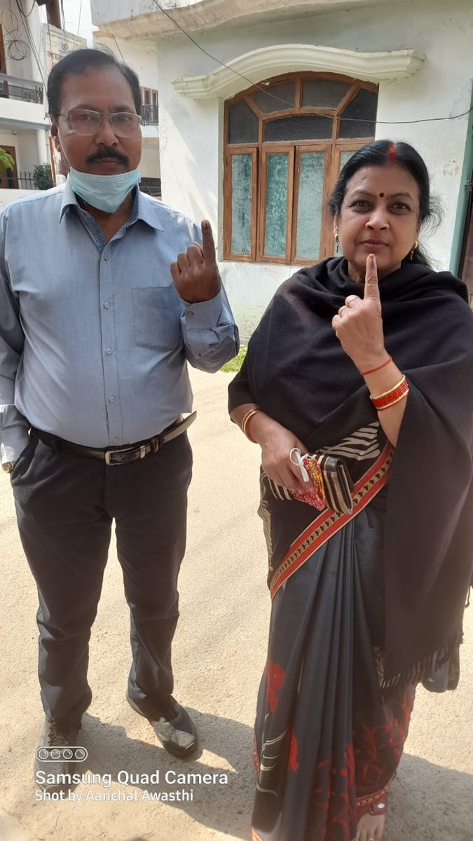 ceoup's tweet photo. उत्तर प्रदेश विधानसभा सामान्य निर्वाचन-2022
'लोकतंत्र में हमारी हिस्सेदारी,
वोट देकर निभाई जिम्मेदारी'
चतुर्थ चरण के अंतर्गत मतदान केंद्रों पर उत्साह के साथ हर उम्र के दंपतियों ने पहुंचकर प्रदेश की उन्नति के लिए मतदान किया।
#ECI
#AssemblyElections2022
#GoVote
#GoVoteUP_Phase4 https://t.co/G7PJnI850s