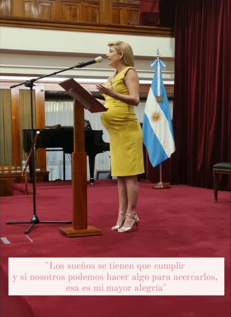 VICTORIAMORETE's tweet photo. Cuando flasheas ser trascendental y por lo único que te recordará la historia es por organizar un cumpleaños ilegal y siniestro. https://t.co/bXy5a9nFuW