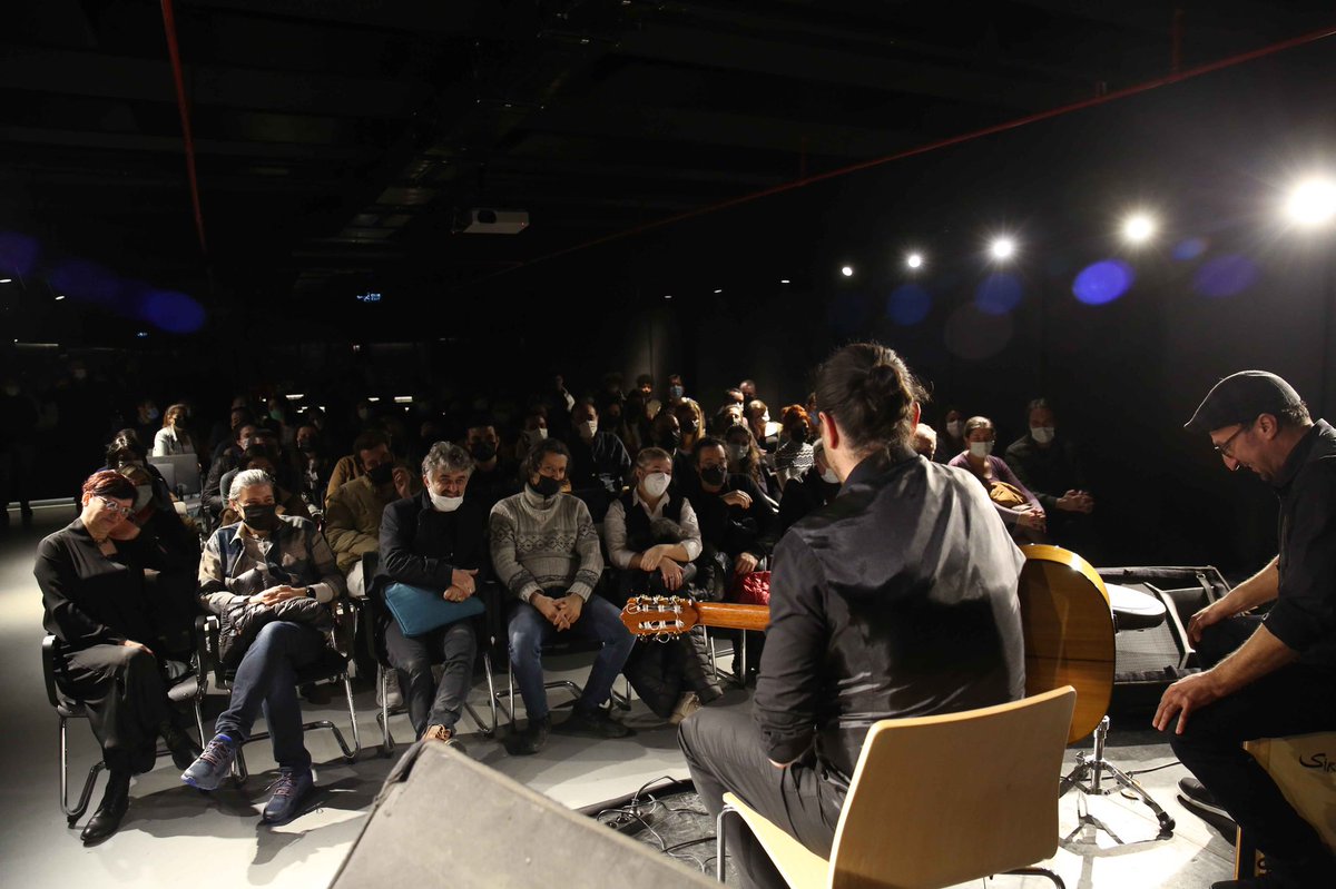 NiluferBel's tweet photo. Dün akşam #DrHüseyinParkanSanlıkolMEM’de gitarda Ceyhun Güneş ve perküsyonda Mert Baycan, önce Flamenko Masterclass eğitim verdi, ardından “Gitarımdan Hikayeler” ile müzikseverlere keyifli bir Flamenko gecesi yaşattı.
@nilufer_sanat 
#MüzikEnstrümanlarıMüzesi https://t.co/f9f3tsnmJ1