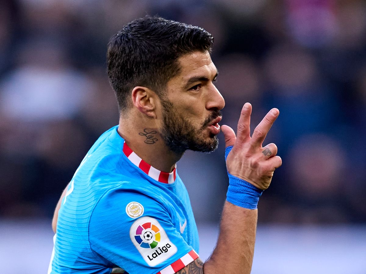 kitplugco's tweet photo. If Luis Suarez 🇺🇾 or Cristiano Ronaldo 🇵🇹score ANYTIME tonight we’ll giveaway a https://t.co/ZcenmMKZ5m mystery shirt! 📦

To enter: 

🔄 RT this tweet
🤝 Follow us

Good luck! 🤞 https://t.co/FkW2Bjemj9