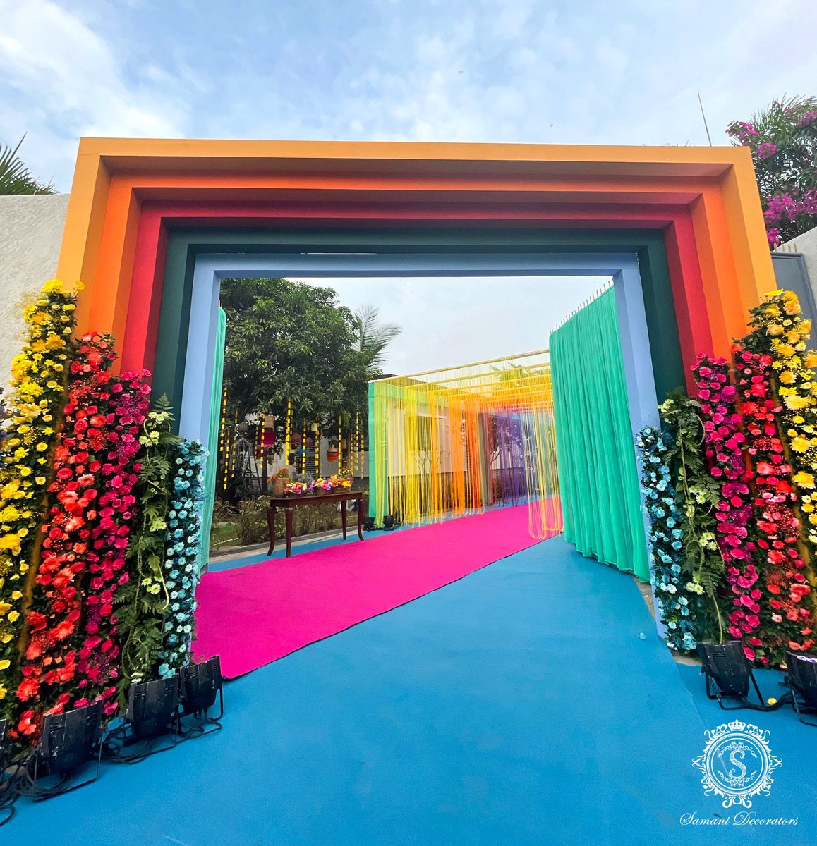 SamaniDecorator's tweet photo. With spring comes flamboyant hues, prismatic flowers, prized showstoppers and the opportunity for you to express your individuality. We help you craft a unique space that is true to your dynamic self.
#vibranthues #colourfuldecor #floralornaments #floralareangement https://t.co/UgVRSA6Z89