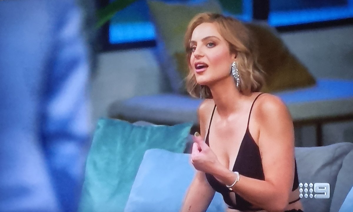 only_mafs's tweet photo. Domenica to Jessica: Is this bitch for real? Someone hold my earrings #round1fight #MAFSAU #MAFS #MAFSAustralia https://t.co/AKMg2DE5oB