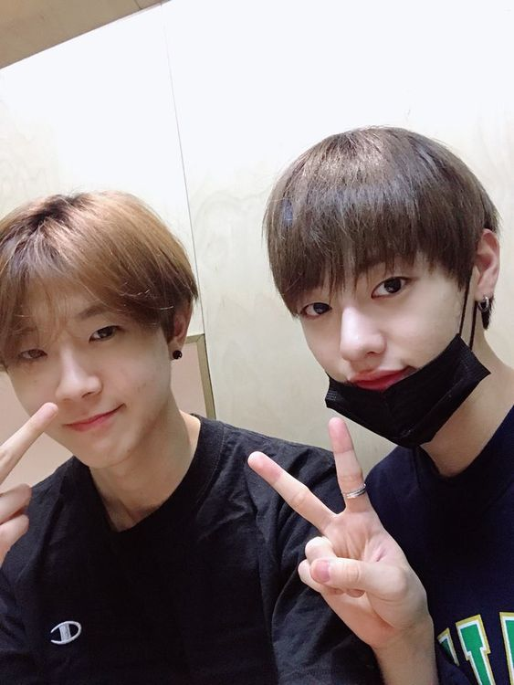 SYTLOOKS's tweet photo. Happy Birthday to our forever adeol, Donghyunnie! 🎂🎂🎂🎂🎂🎂🎂🎂🎂🎂🎂🎂🎂🎂🎂
-with @KDHLOOKS_GC 
#PreciousAdeolDonghyunDay
#골든차일드 #GoldenChild 
@Hi_Goldenness @GoldenChild https://t.co/t1f3QF6Rzh