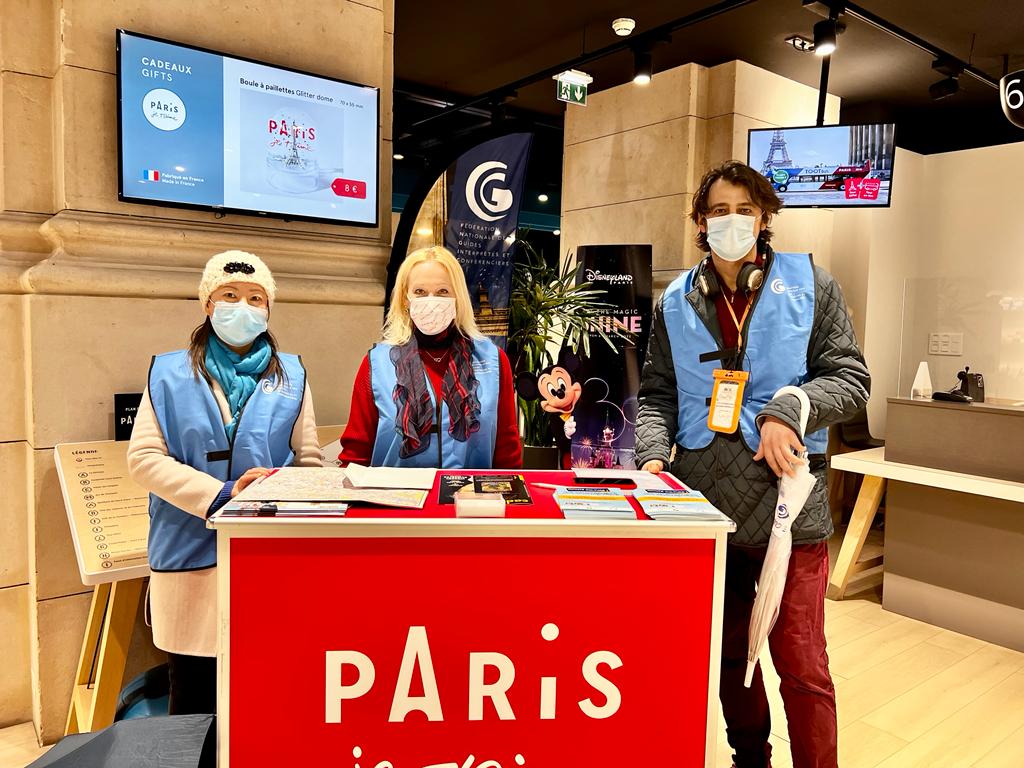 AgilrContact's tweet photo. Retour sur la Journée Internationale des #guidesconferenciers Les guides de #AGILR aux côtés de leurs collègues à l'Office de tourisme de Paris pour rencontrer les visiteurs et parler de notre beau métier. https://t.co/VddrB0n21r