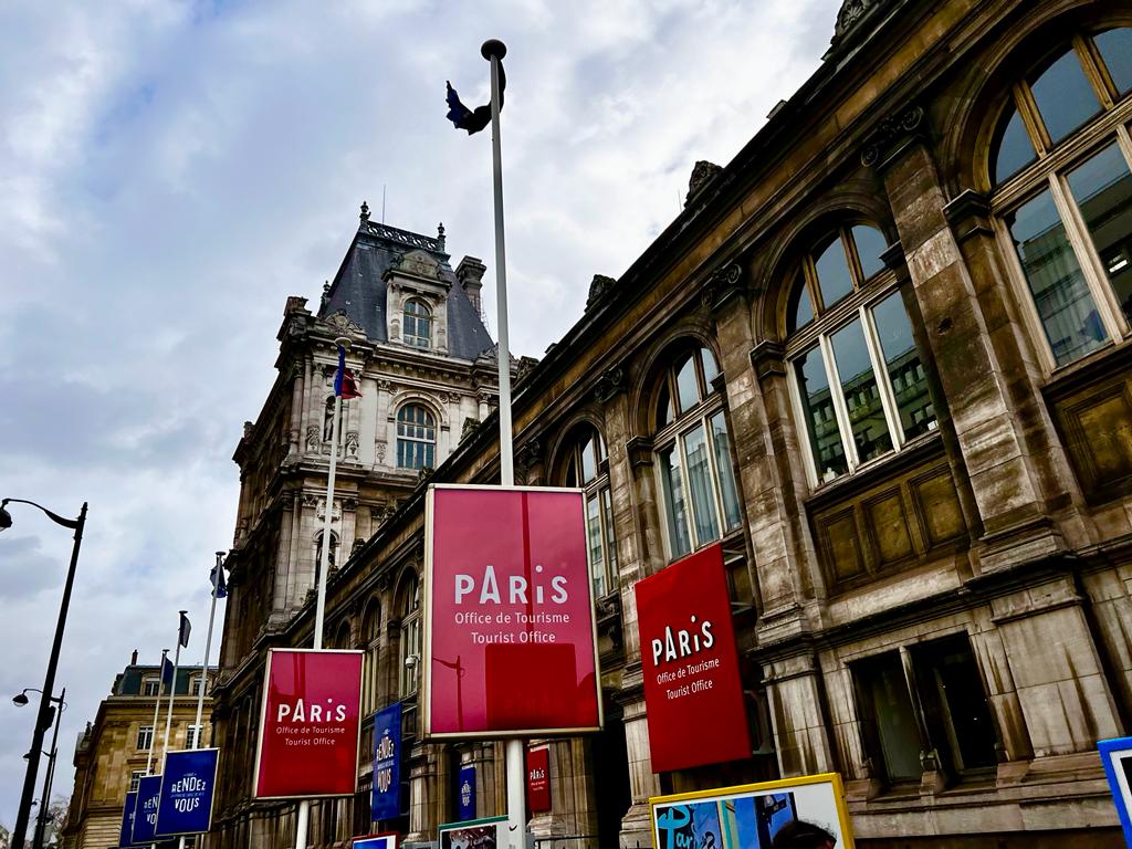 AgilrContact's tweet photo. Retour sur la Journée Internationale des #guidesconferenciers Les guides de #AGILR aux côtés de leurs collègues à l'Office de tourisme de Paris pour rencontrer les visiteurs et parler de notre beau métier. https://t.co/VddrB0n21r