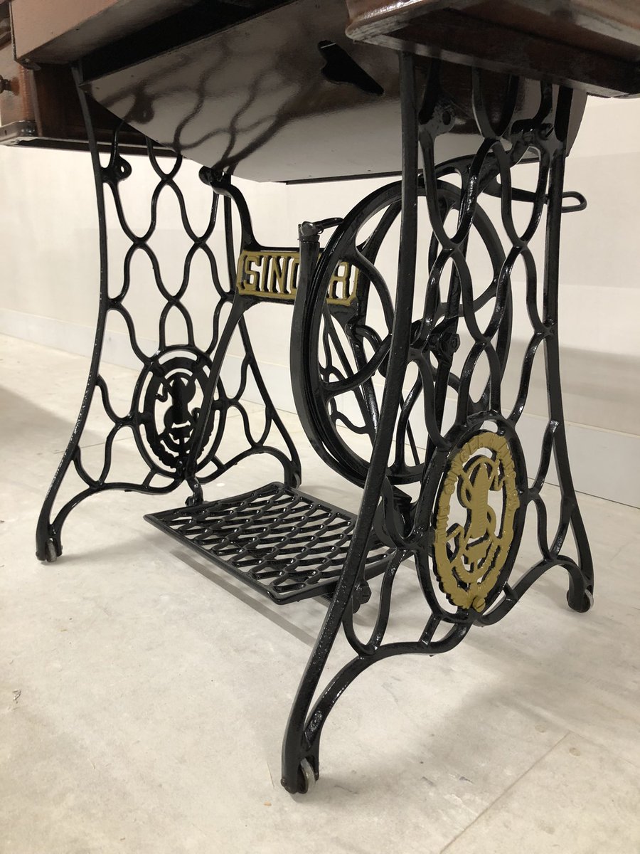 Eglantine Hand Painted Kitchens tweet media