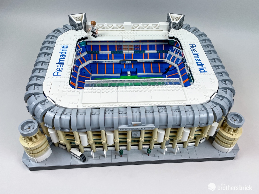 BrothersBrick's tweet photo. [REVIEW] Are you ready for some football? (That's soccer for you Americans!)⁠
We got our hands on the new #LEGO #CreatorExpert 10299 #RealMadrid Santiago Bernabéu Stadium⁠!

Read full review here: https://t.co/m6WztjqrMb
#RebuildTheWorld #BrothersBrick #AFOL #LEGOreview #futbol https://t.co/t27PCAwIlK