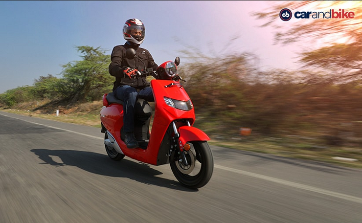 carandbike's tweet photo. Unlimited charging with swappable batteries? We ride the new @bounceshare #InfinityE1 electric scooter to find out you should consider this as your next EV

https://t.co/Jqy0LMi7L6
#pushtoplugin https://t.co/3r2wJaRunU