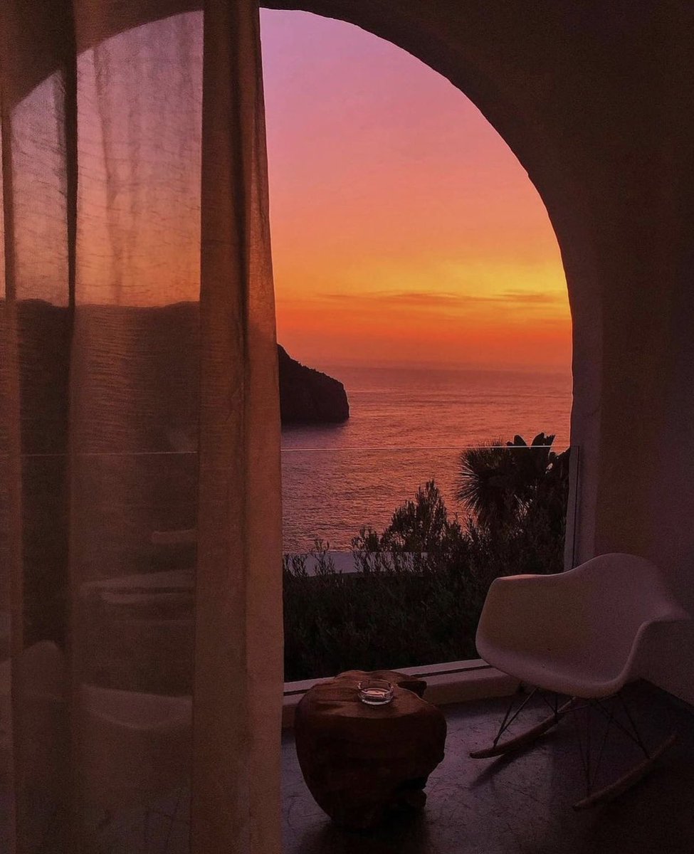 eliesaaabs's tweet photo. Sunset in Ibiza https://t.co/I30U6hgphB