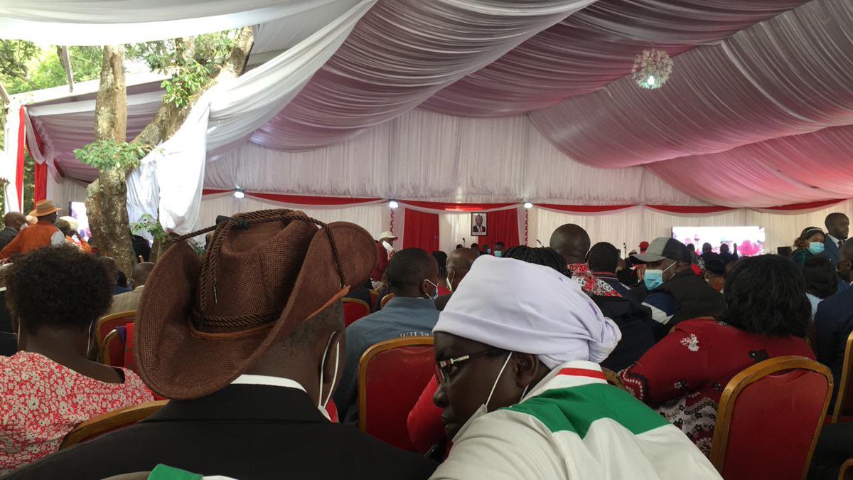 RobertAlai's tweet photo. Organizers of #Sagana3 expected 5,000 people. Over 30,000 turned up. 

But we have been told that Uhuru is finished in Central Kenya. Aisuru! #SaganaDeclaration https://t.co/0zOl4L3DxS