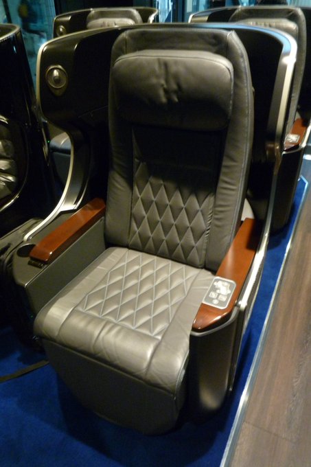 もちろん当時の特急券もきれいに保存してある。初単独乗車からちょうど10年、グリーン車はもとよりグランクラスもプレミアムグリーン車も利用してますます「乗る」ことが楽しくなってます。 