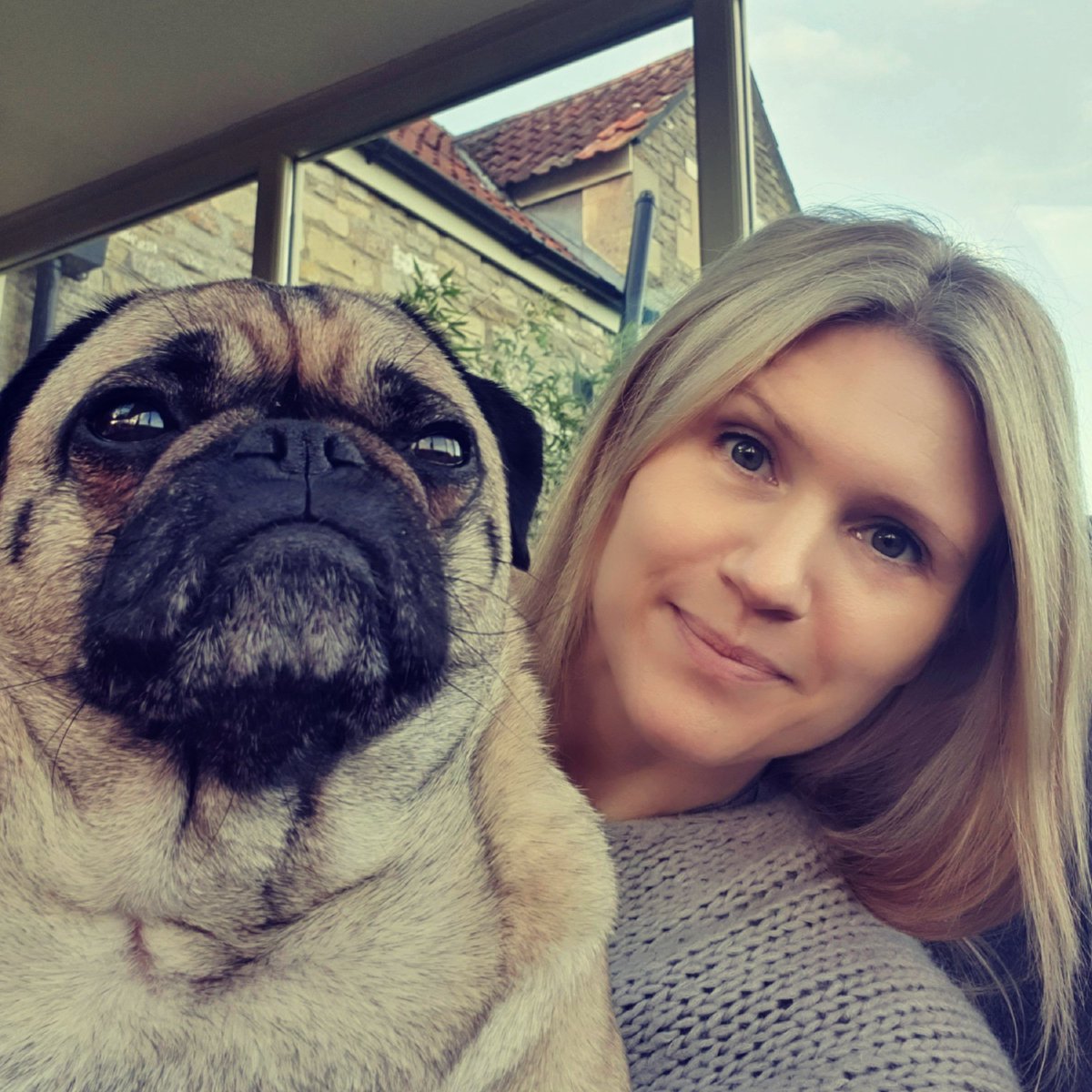 I am still #unsure about going out in that #wind Pals, still seems blowy to me ♥🐾🐾 #windy #puglife #pugs #Cuddles #pugsoftwitter #fawnpugs #fawnpugsoftwitter #wednesday #dogsoftwitter #DogsofTwittter #dogs #Wednesdaymotivations #stayingin