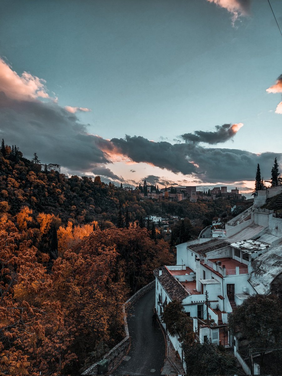 MatildeValg's tweet photo. Alhambra in Autumn from a Mirador
.
.
.
#alhambra #photography #nature #autumn #granada #art #NFT https://t.co/juYmAtvyS7