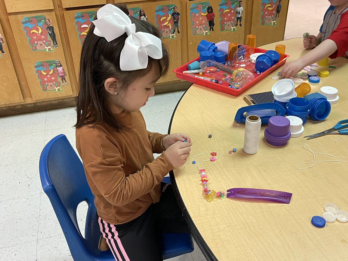 HeadStartHeroes's tweet photo. Friday classroom visits at Northwest Head Start π Recycled Treasure theme has a real life connection as Ss create personalized recycled art. So creative and a terrific life lesson- Recycle β»οΈ Reduce ππ» Reuse β€οΈ #webuildthefuture #wfisdEarlyLearning https://t.co/0Dz08c8GKI