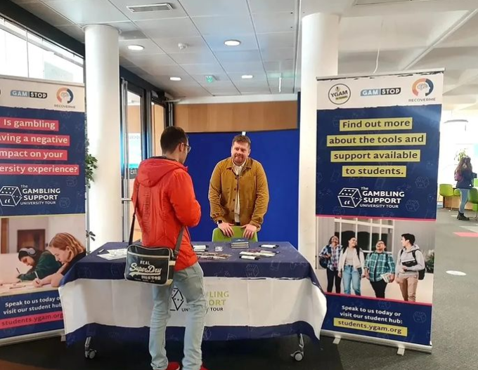 YgamUK's tweet photo. The latest stop on our Gambling Support University Tour is @PlymUni, where we're talking to students on campus with the support of our partners at @gamstopuk1 and @recovermeapp1.
We're here in #Plymouth until 2pm, so come down and chat to our team as part of #StudentMoneyWeek https://t.co/rsb2cNh9bn