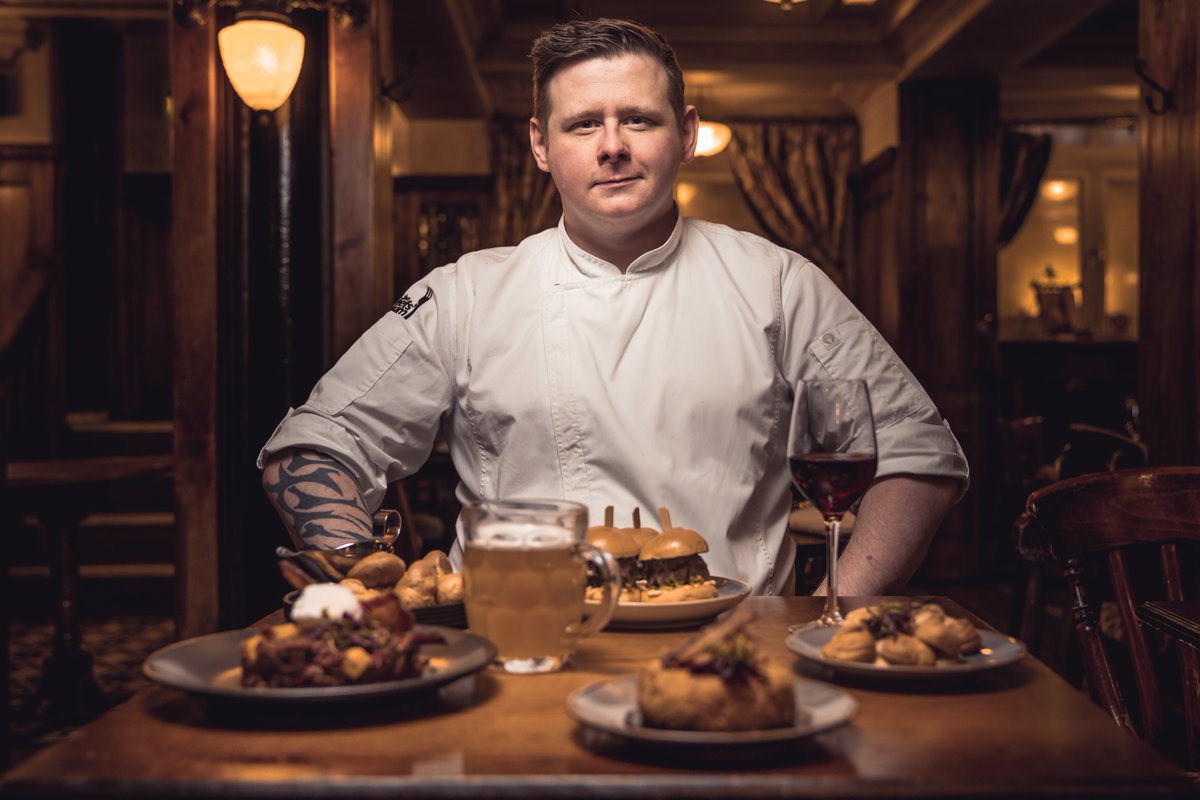 Meet our new Head Chef, Scott Munro. 

samschophouse.com/scott-munro-he…

Scott actually did some of his early career tooth cutting down in the heat of the Tom's kitchen back in the early 2000s. And now he's back!

Book your table today: samschophouse.com/contact

#chef #manchester #pubs