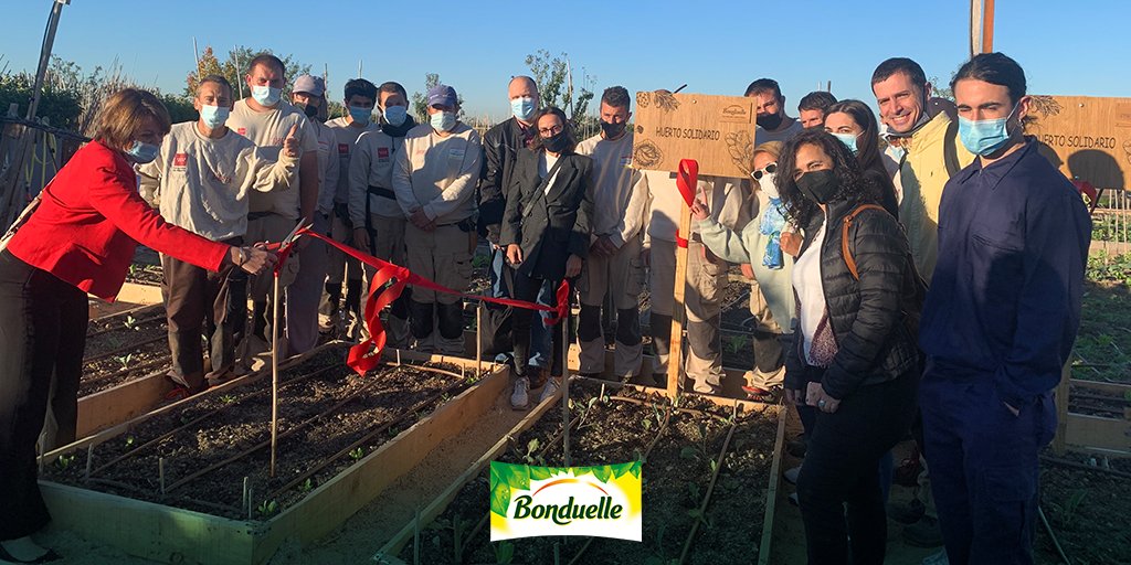 El primer proyecto que apoyó la Fundación Louis Bonduelle fue el huerto urbano de <a href="/fundacionalapar/">Fundación A LA PAR</a>, con un plan que mejoró la eficiencia del uso del agua. En 2022 participamos en ese huerto, al cuidado de las personas que forman parte de la fundación 👉 bonduelle.es/desde-1853/art…