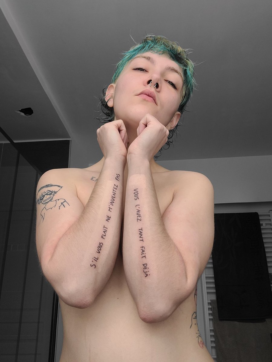 Un_cul_errant's tweet photo. Je HURLE regardez mon dernier tatou (et les super traces du cellophane magique) https://t.co/yIceeME24Y