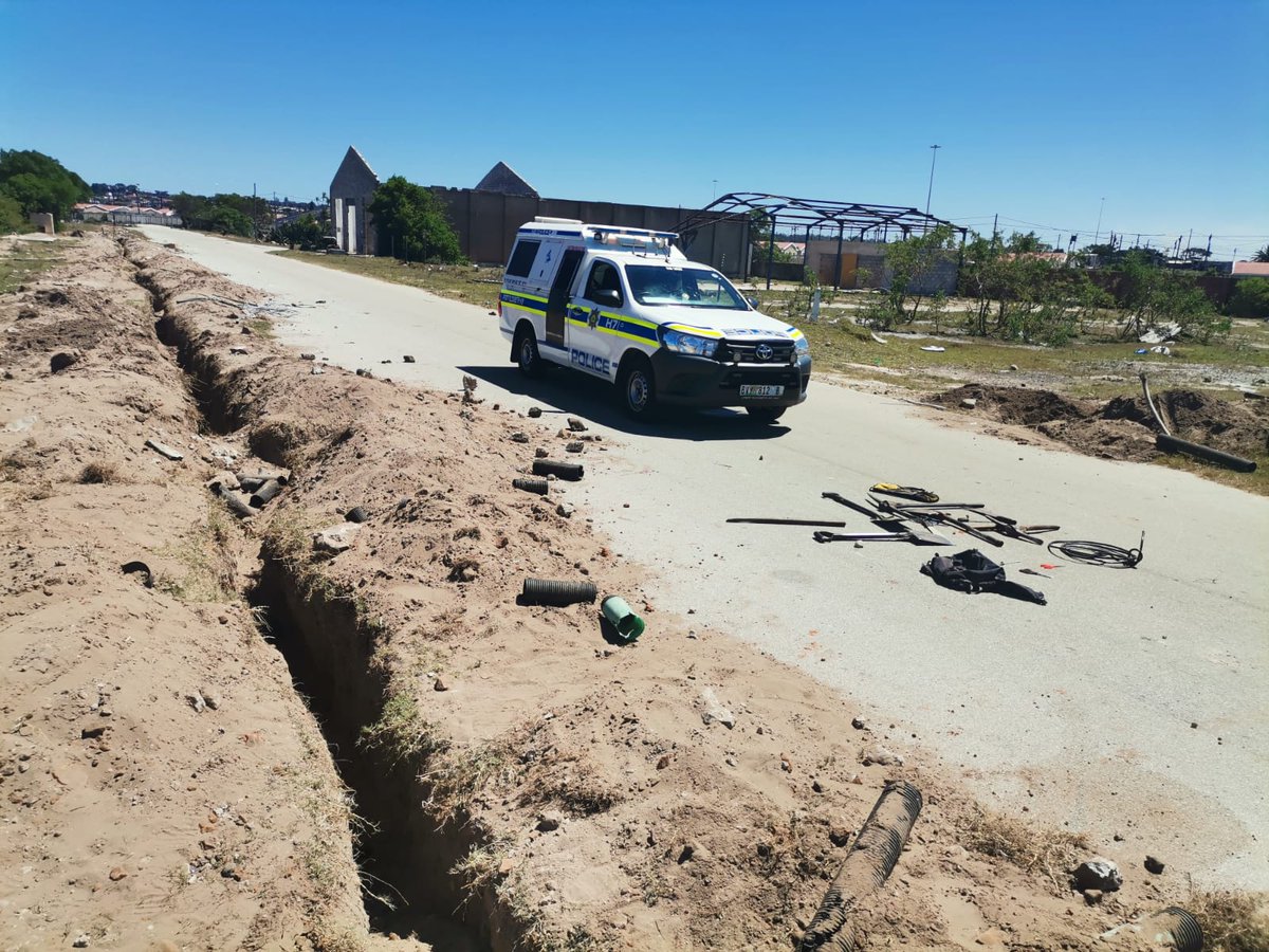 _ArriveAlive's tweet photo. K9 Unit members arrest cable thieves https://t.co/IBunYfyNP0
#ArriveAlive #CableThieves @SAPoliceService https://t.co/GBud0awM98