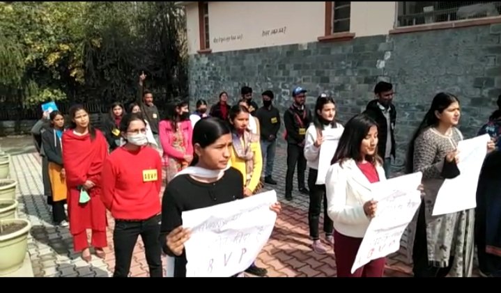 AbvpAnni's tweet photo. आज अभाविप इकाई आनी के कार्यकर्ताओं द्वारा लावण्या को शीघ्र न्याय प्रदान करने की मांग को लेकर महाविद्यालय परिसर में धरना प्रदर्शन किया।
#FightForLavanya
#JusticeforLavanya
#ABVPAnniUnit https://t.co/mEzJu1yztc