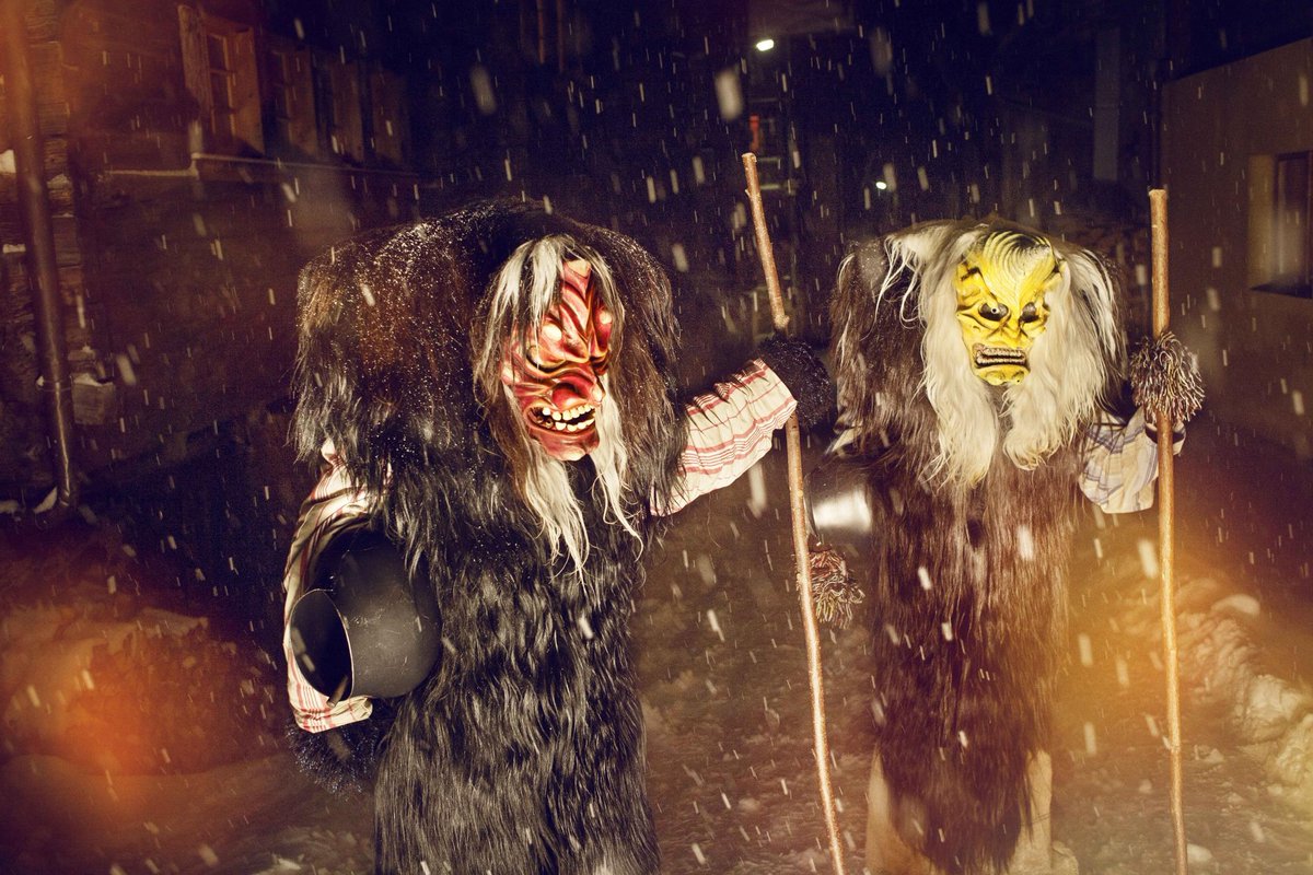 valaiswallis's tweet photo. Chaque année, #costumes farfelus et pluie de #confettis s'agitent au son des #Guggen. Mais connaissez-vous tous les secrets liés à cette fête sacrée en @valaiswallis ? Histoire et traditions, on vous dit tout sur #Carnaval: https://t.co/S96kw3YbM6 https://t.co/zcLt5BJbWK