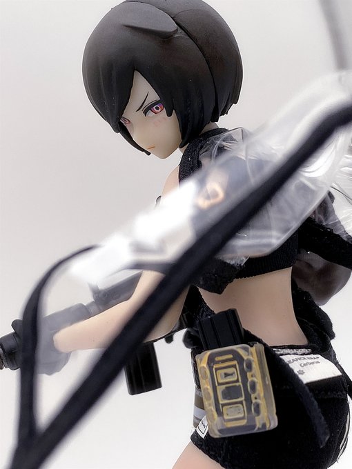 マントの縁に針金が入っていて自由になびかせることが
出来るのもポイントが高いですね。今回はキャラが
そこまで好みではなかったので、今後のライナップに
セクシー系のお姉さんキャラが出ることに期待です。 