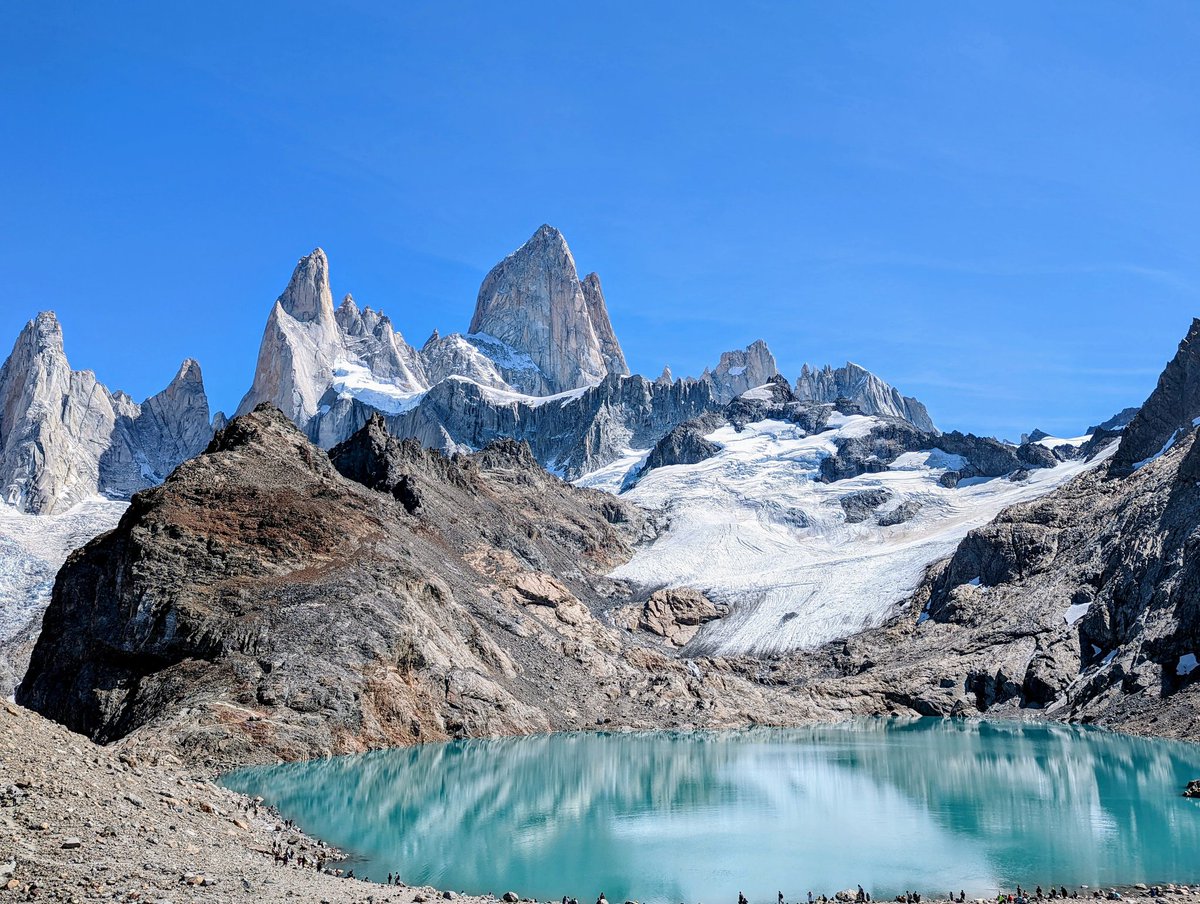 javilop's tweet photo. He perdido la noción del tiempo y del espacio en esta Patagonia 🏔️ maravillosa.

Desde El Chaltén en los Andes Argentinos: 3 días, 64km en recorridos de montaña a Laguna Torre, Laguna De los Tres y Glaciar Cagliero.

Pensando en hacer una mini guía gratis. RT si te interesa. https://t.co/QwKHXlkzE4