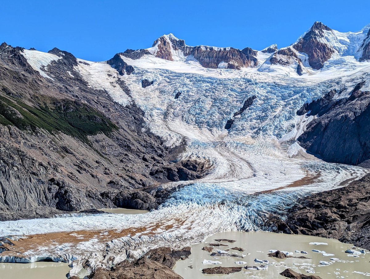 javilop's tweet photo. He perdido la noción del tiempo y del espacio en esta Patagonia 🏔️ maravillosa.

Desde El Chaltén en los Andes Argentinos: 3 días, 64km en recorridos de montaña a Laguna Torre, Laguna De los Tres y Glaciar Cagliero.

Pensando en hacer una mini guía gratis. RT si te interesa. https://t.co/QwKHXlkzE4