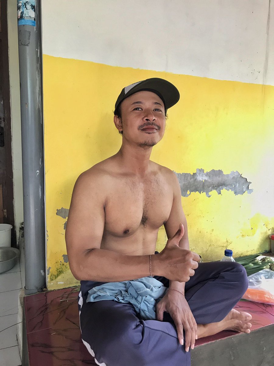putu71019392's tweet photo. pokoknya semangt...
kerja kearas aja dulu...
yukk...gazzzkan.....
semangtt.... https://t.co/NQbHrsZ8Rx
