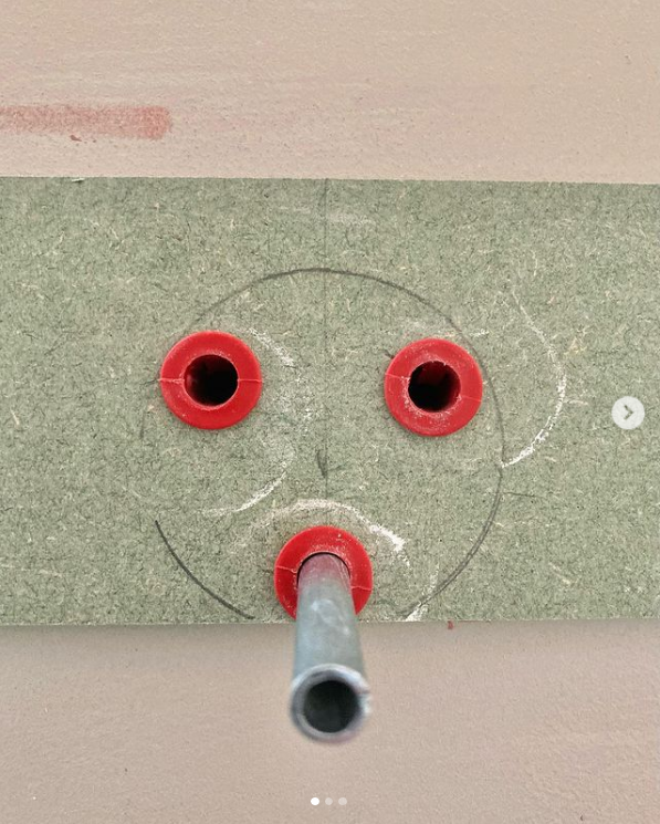 MetexOnline's tweet image. Caption this 🤣  

via @goldsoupinteriors on Instagram
#corefix #corefixjobs #facesonthings