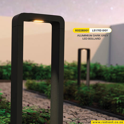 Install bollard lighting along garden paths to illuminate the walkway and highlight interesting plants and flowers: bit.ly/3Jubmqb