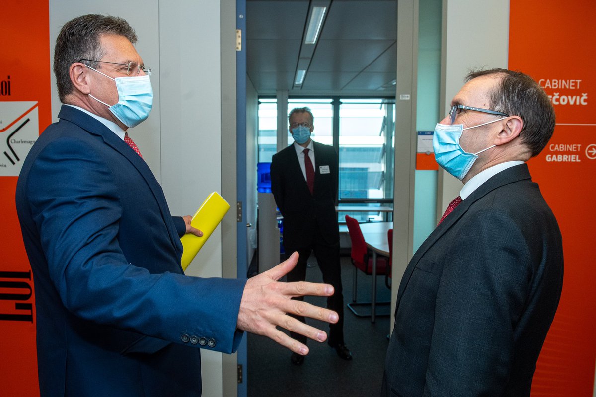 A valuable meeting with 🇳🇴 Minister <a href="/EspenBarthEide/">Espen Barth Eide</a>. We see eye to eye on the growth potential of the green transition and will explore cooperation on #batteries and #rawmaterials, in particular.

Glad that Norway joining our #EUBatteryAlliance Ministerial for the 1st time today.