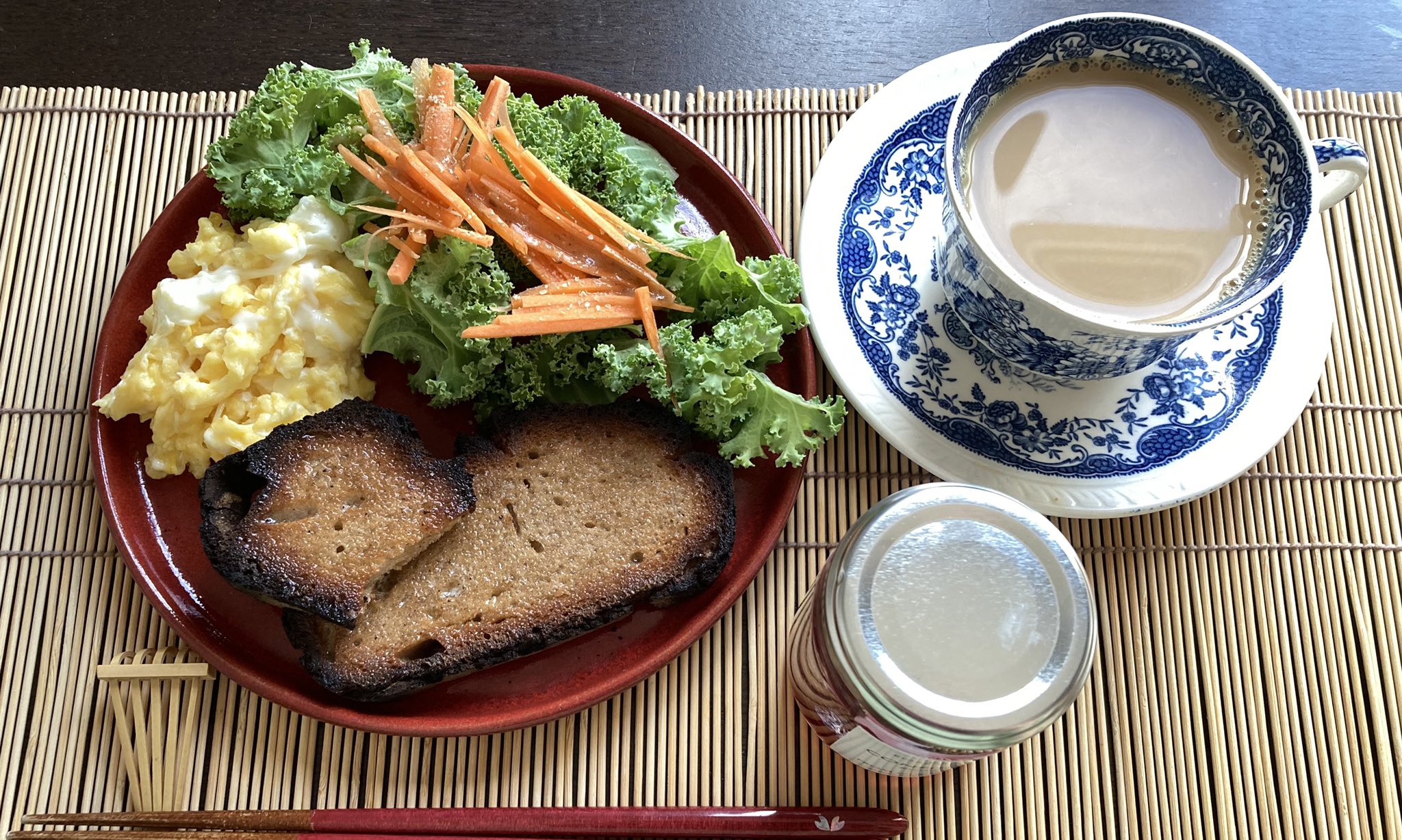 高橋美千子 Michiko Takahashi 今日はガッツリ朝ごはん ただ 買った栗粉パンが 小麦粉入りで口が痒い 私用には いつものbioショップの モチモチ栗粉パンに するべきと教訓 このところ 朝はスムージーだったので 固形物を味わうのが楽しい スムージー