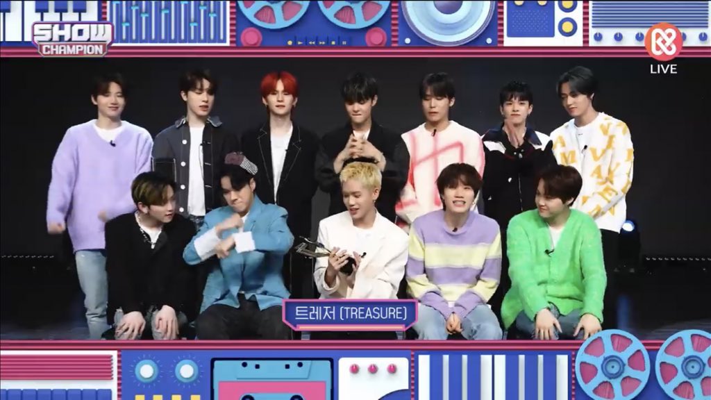 woowolfwp's tweet photo. 1st rookie award           1st Mushow https://t.co/INvypDAxXT