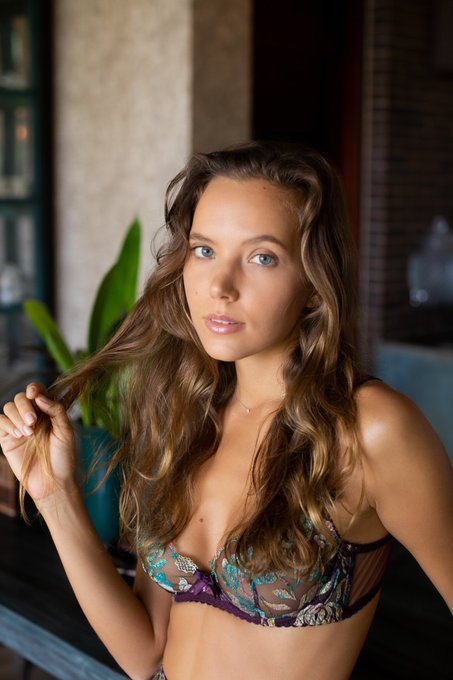 Only hot, exclusive content on my Onlyfans, the only place where I post everyday and answer all your